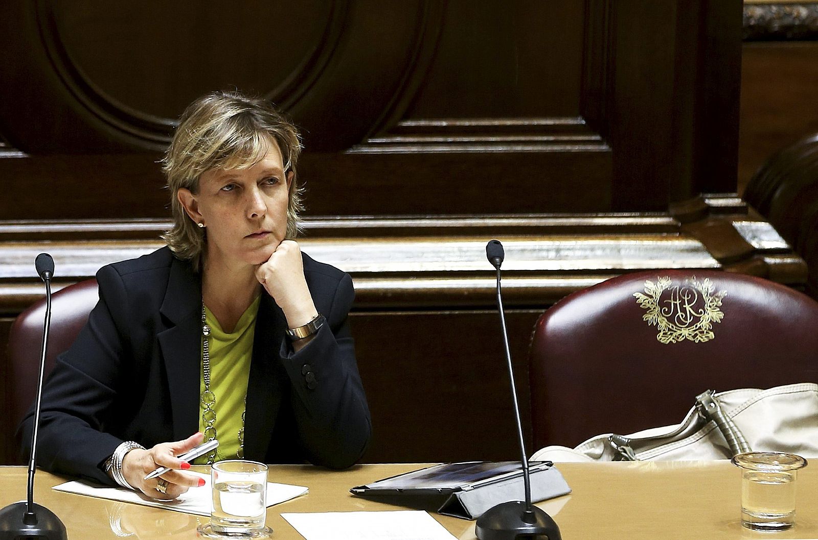 La ministra de Finanzas de Portugal, María Luis Albuquerque, ante el Comité Constante del Parlamento