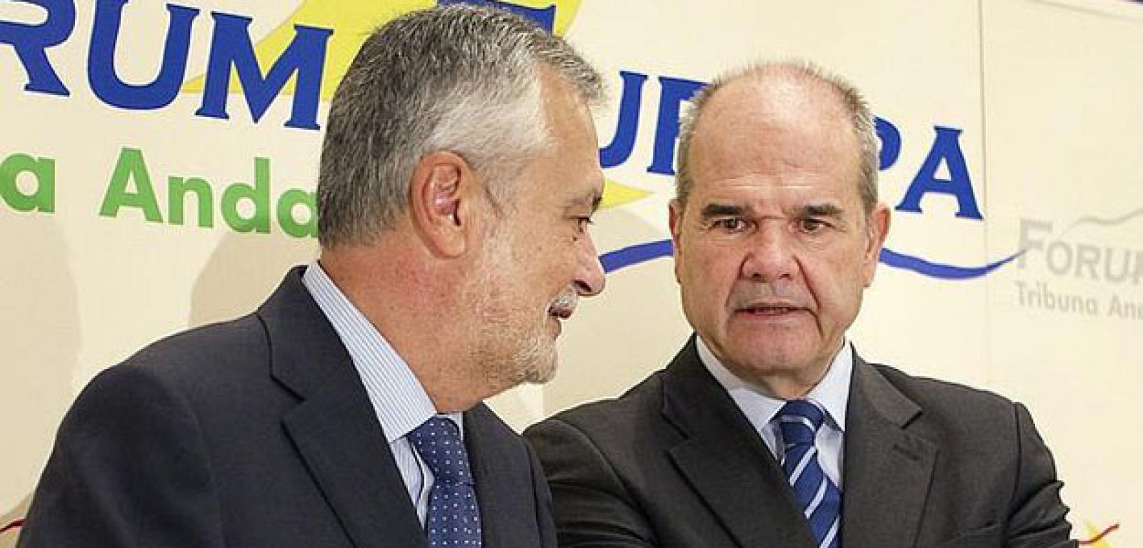 Los expresidentes de la Junta de Andalucía José Antonio Griñan y Manuel Chaves, en una imagen de 2012.