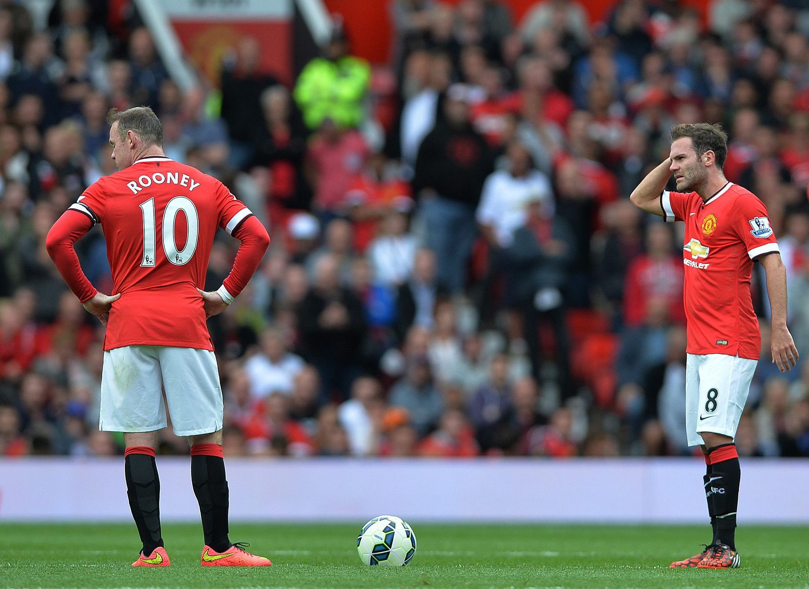 Wayne Rooney y Juan Mata, del Manchester United