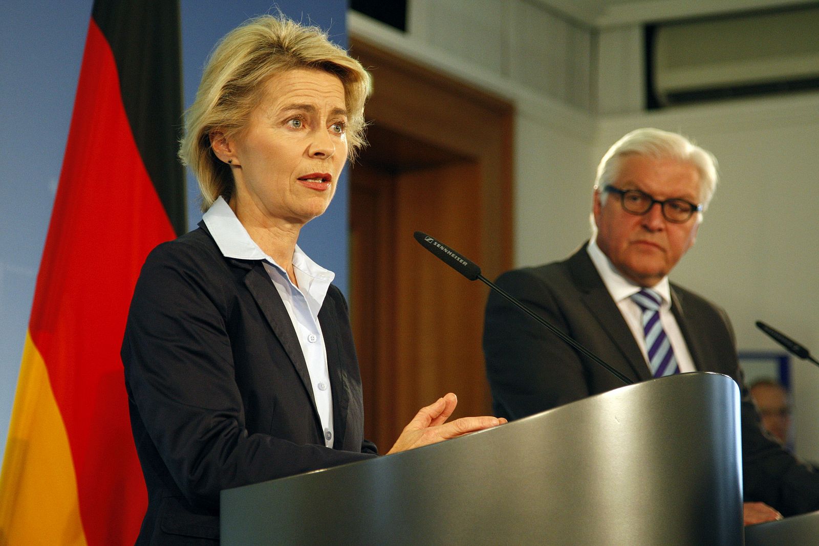 La Ministra alemana de Defensa Ursula von der Leyen y el Ministro de Exteriores Frank-Walter Steinmeier durante la rueda de prensa