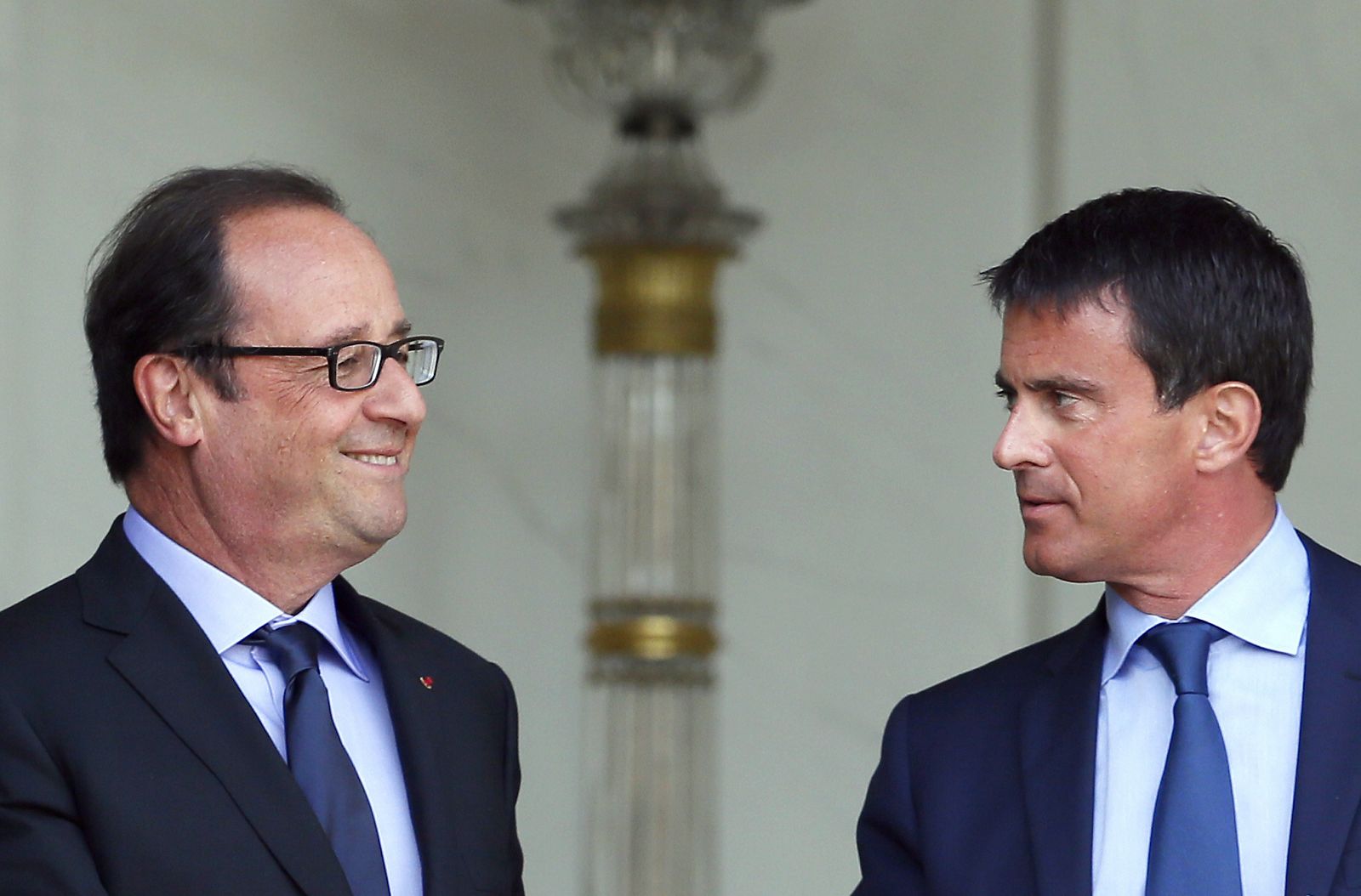 El presidente Hollande junto al primer ministro, Manuel Valls