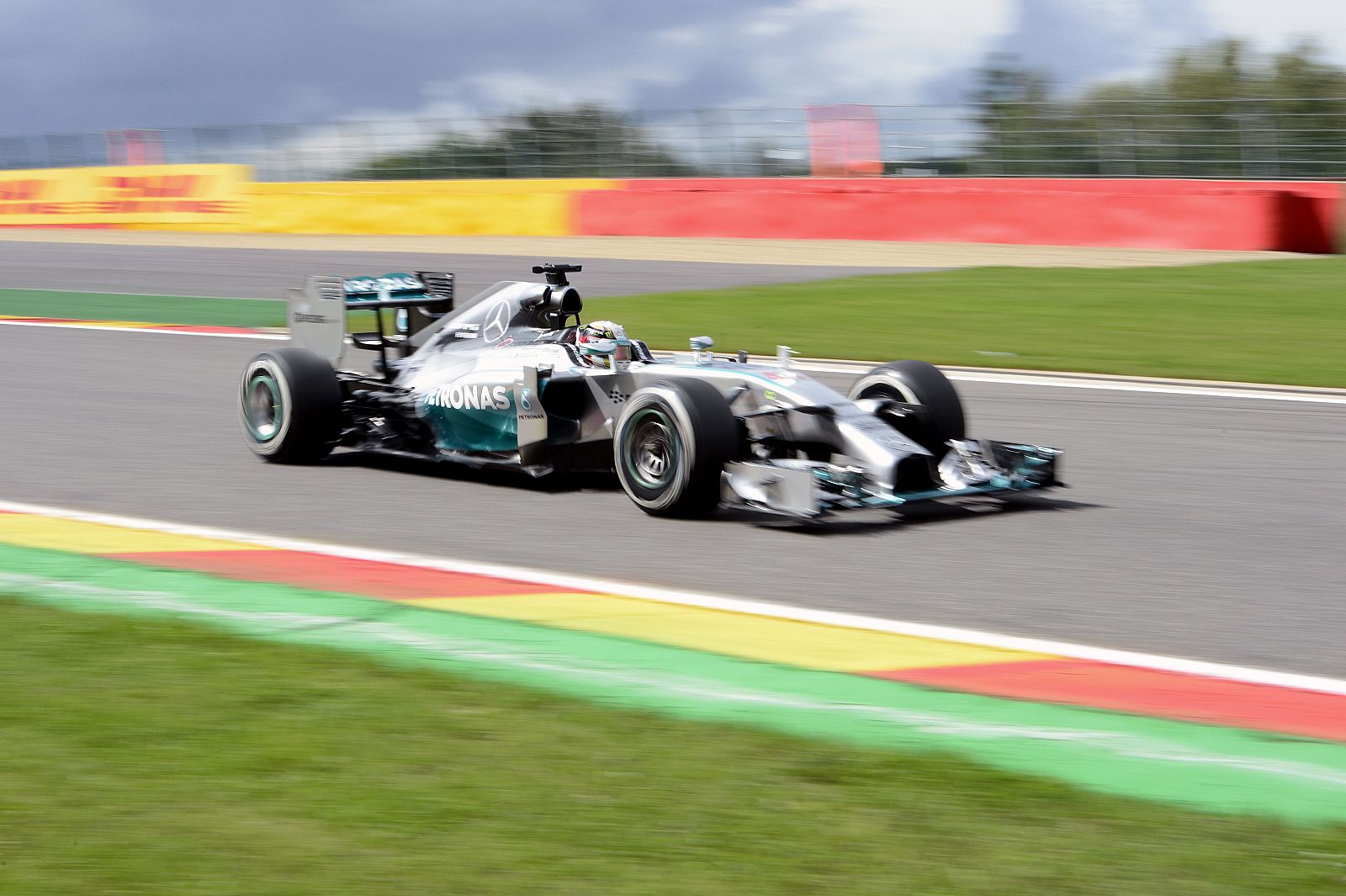 Imagen del piloto británico Lewis Hamilton en el circuito de Spa.