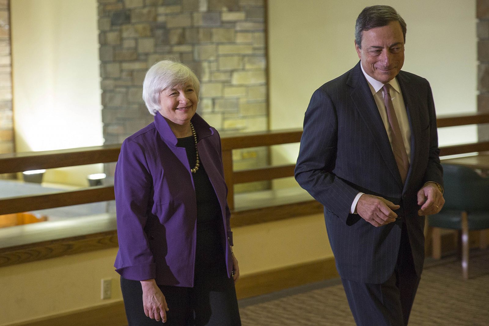 El presidente del BCE, Mario Draghi, con la presidenta de la Fed, Janet Yellen