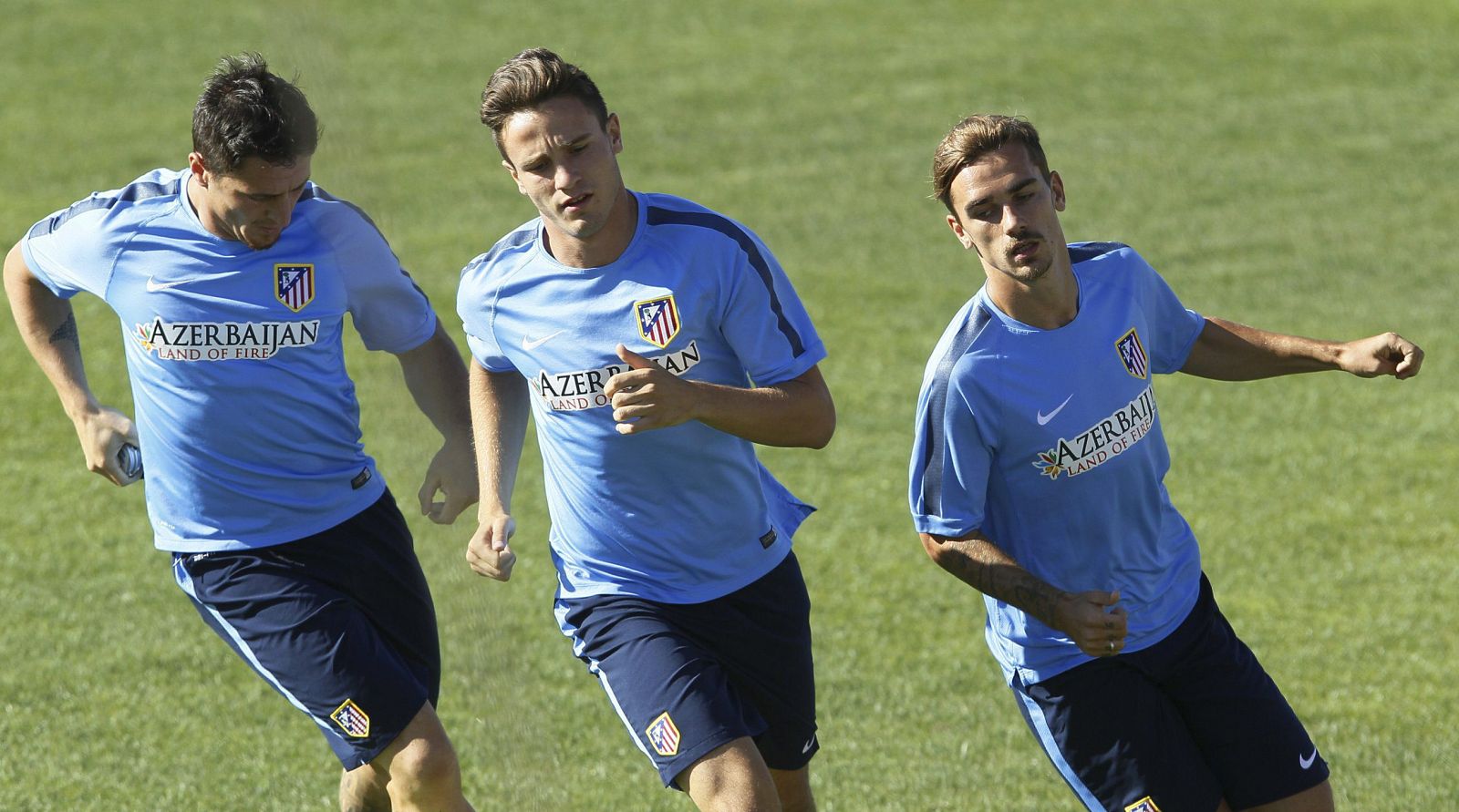 Los jugadores del Atlético de Madrid, el francés Antoine Griezmann, Saúl Ñíguez y el uruguayo Cristian 'Cebolla' Rodríguez.