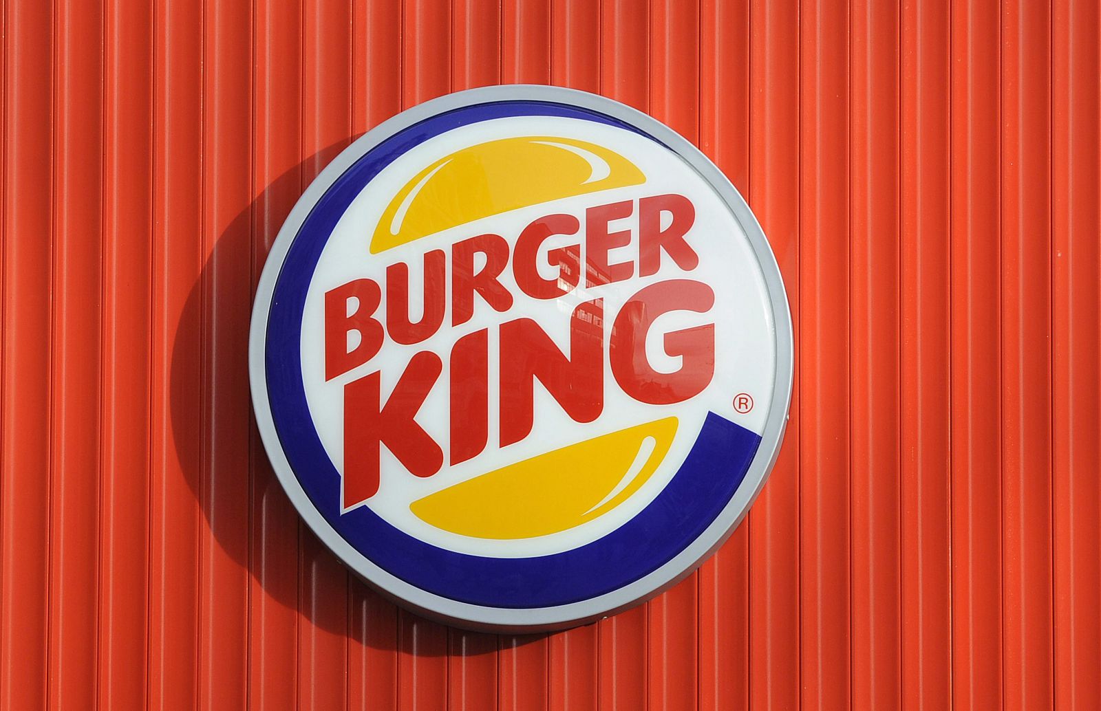 El logo de Burger King en uno de los restaurantes de la cadena en Londres