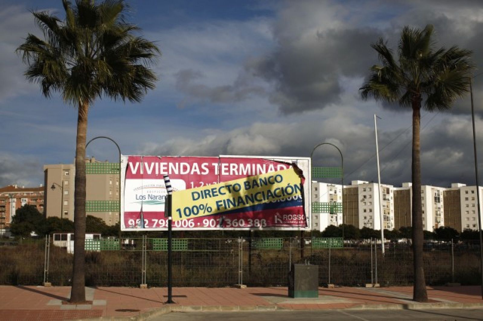 Publicidad sobre la venta de vivienda en la localidad malagueña de Estepona