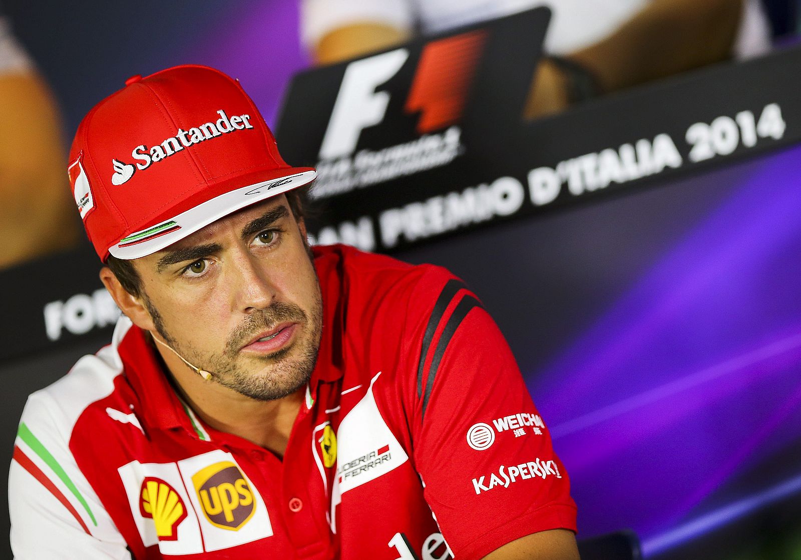 Fernando Alonso ofrece una rueda de prensa en el circuito de Monza