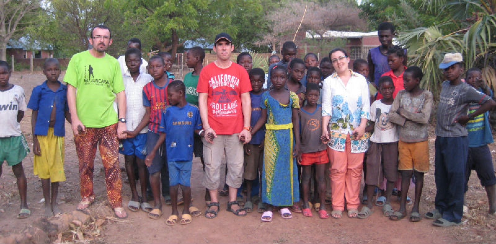 Un momento del rodaje del reportaje en Bayaka, con los niños del hogar Charles Lwanda