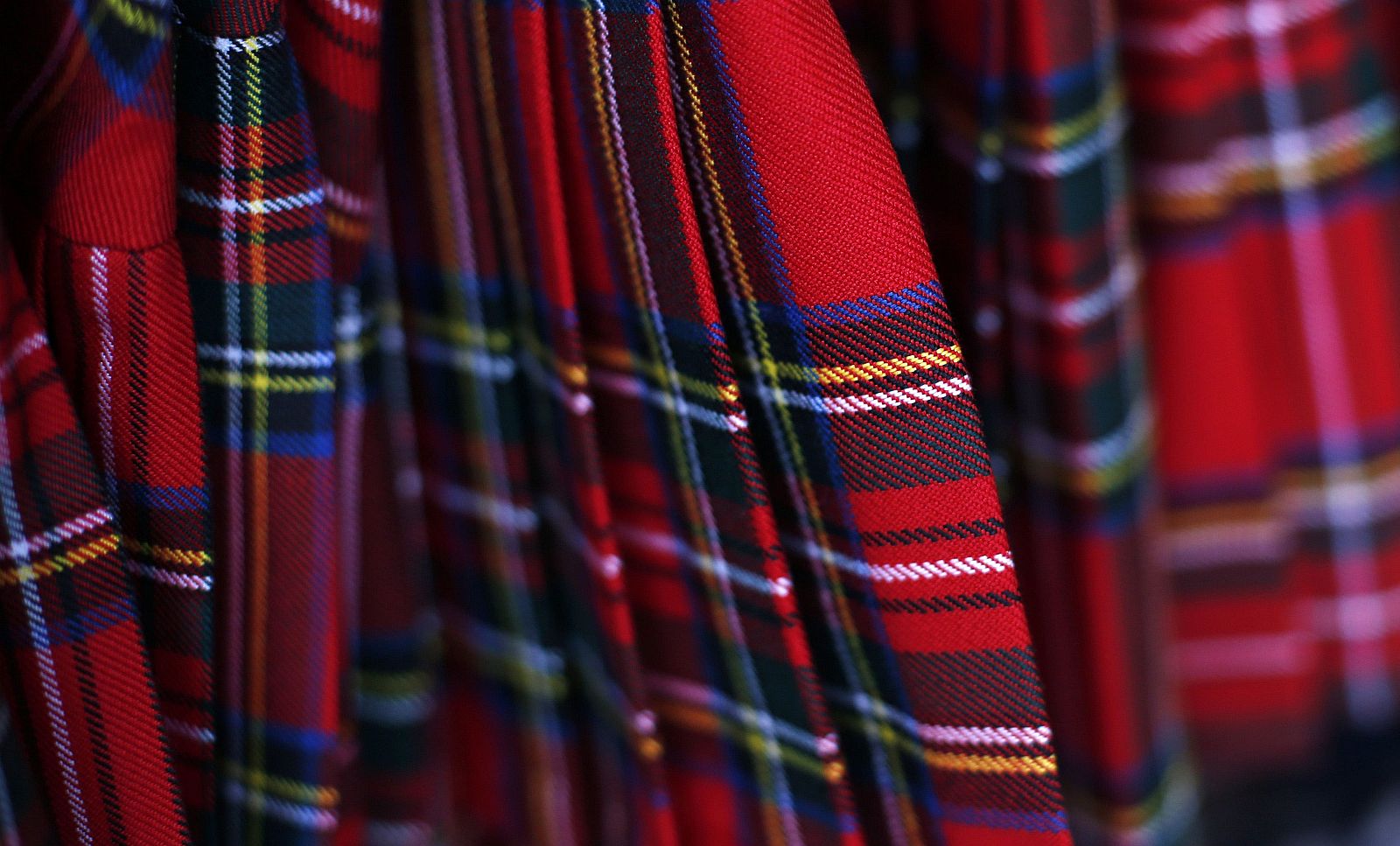 Tartán de la Casa de Estuardo, el más típico estampado escocés sobre unas faldas.