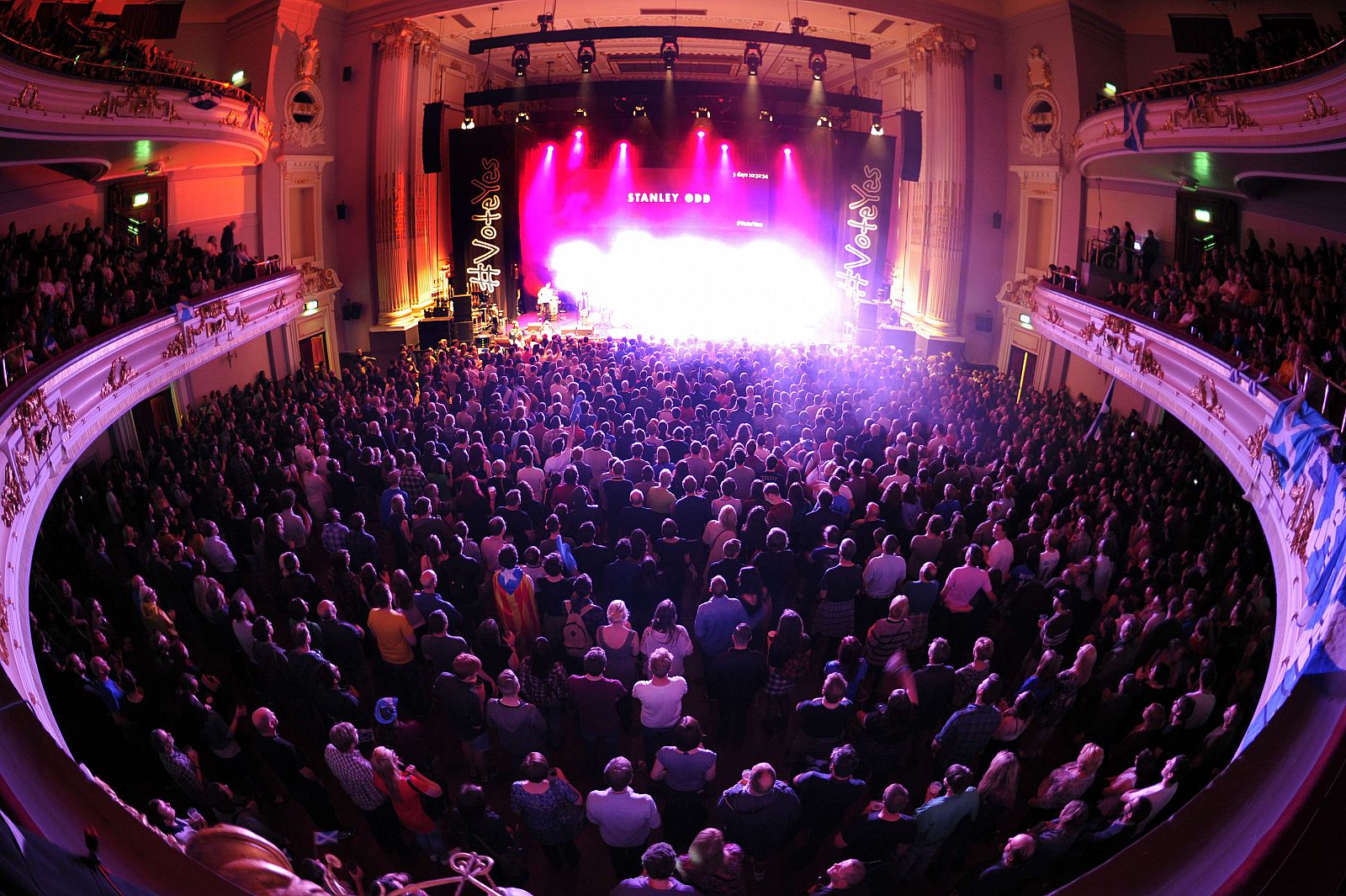 Varios artistas escoceses tocan en un concierto a favor de la independencia en el Usher Hall de Edimburgo, Escocia