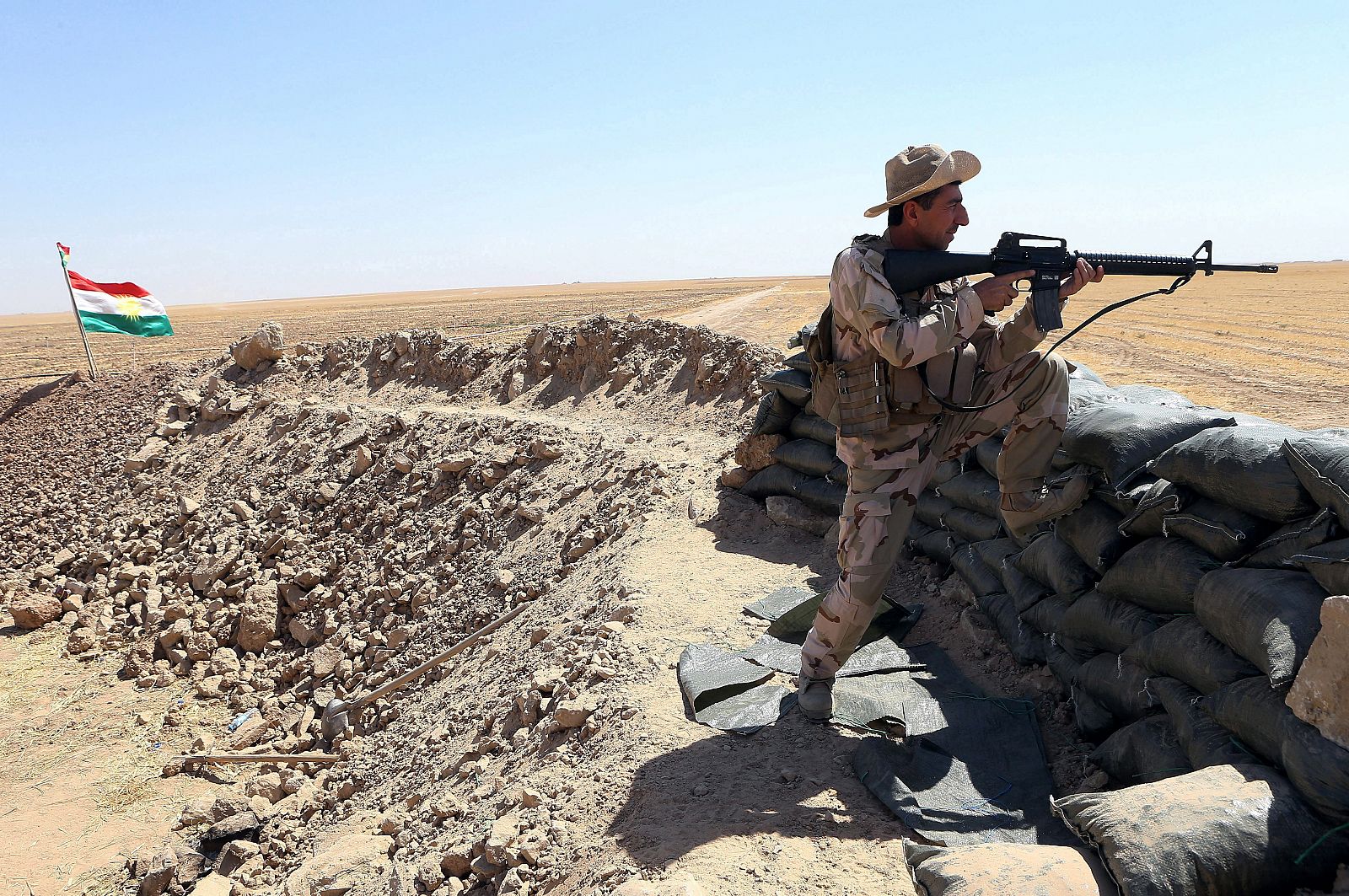Un soldado de las fuerzas kurdas "peshmergas" monta guardia al norte de Irak en una imagen de archivo.