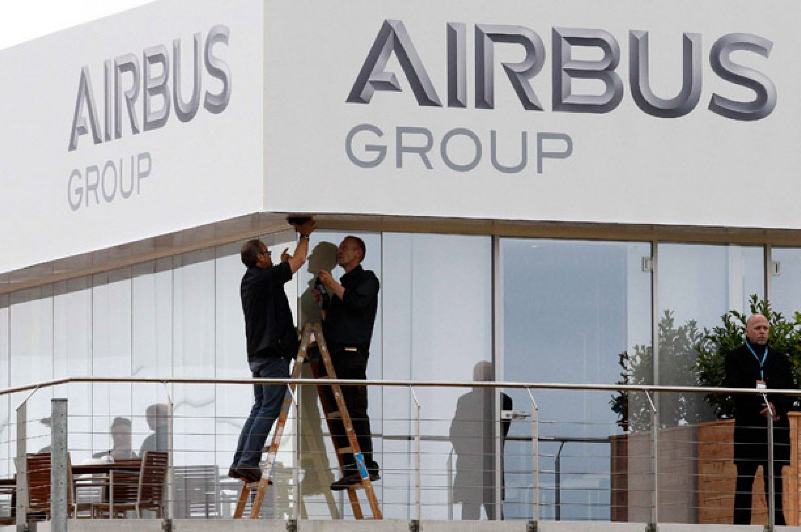 Operarios trabajando en la sede del Grupo Airbus