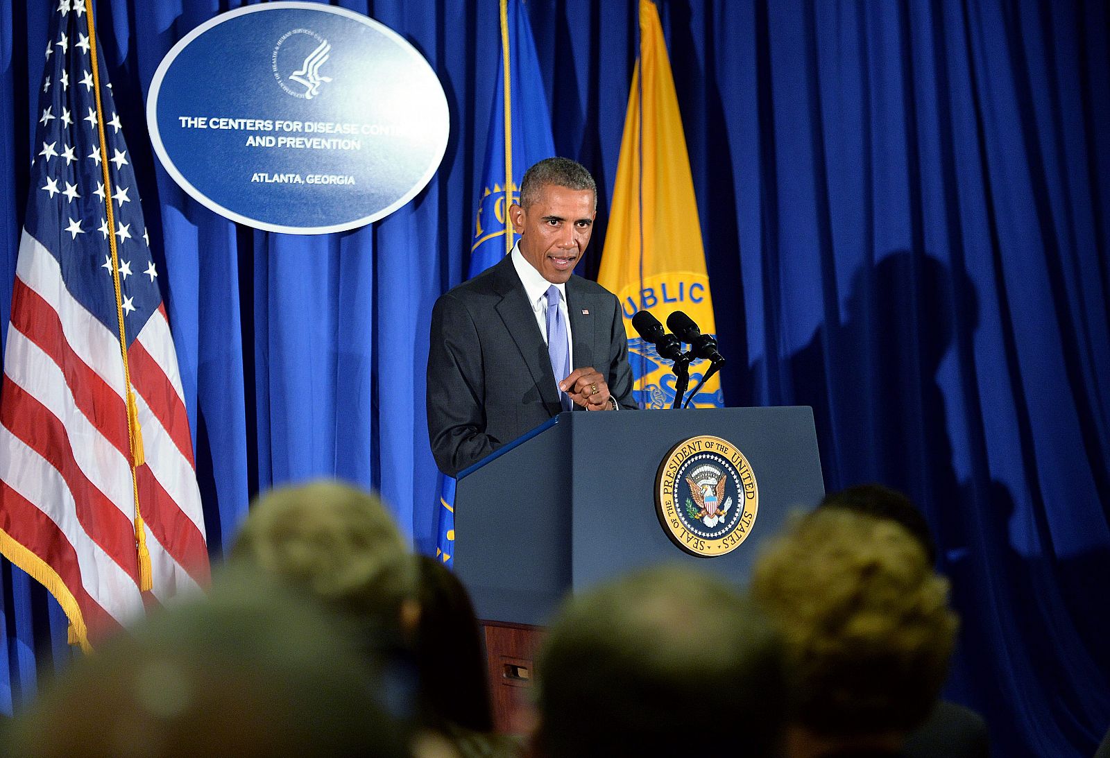 El presidente estadounidense, Barack Obama, habla durante una visita al Centro para el Control y Prevención de Enfermedades este martes en Atlanta, Georgia (EE.UU.).