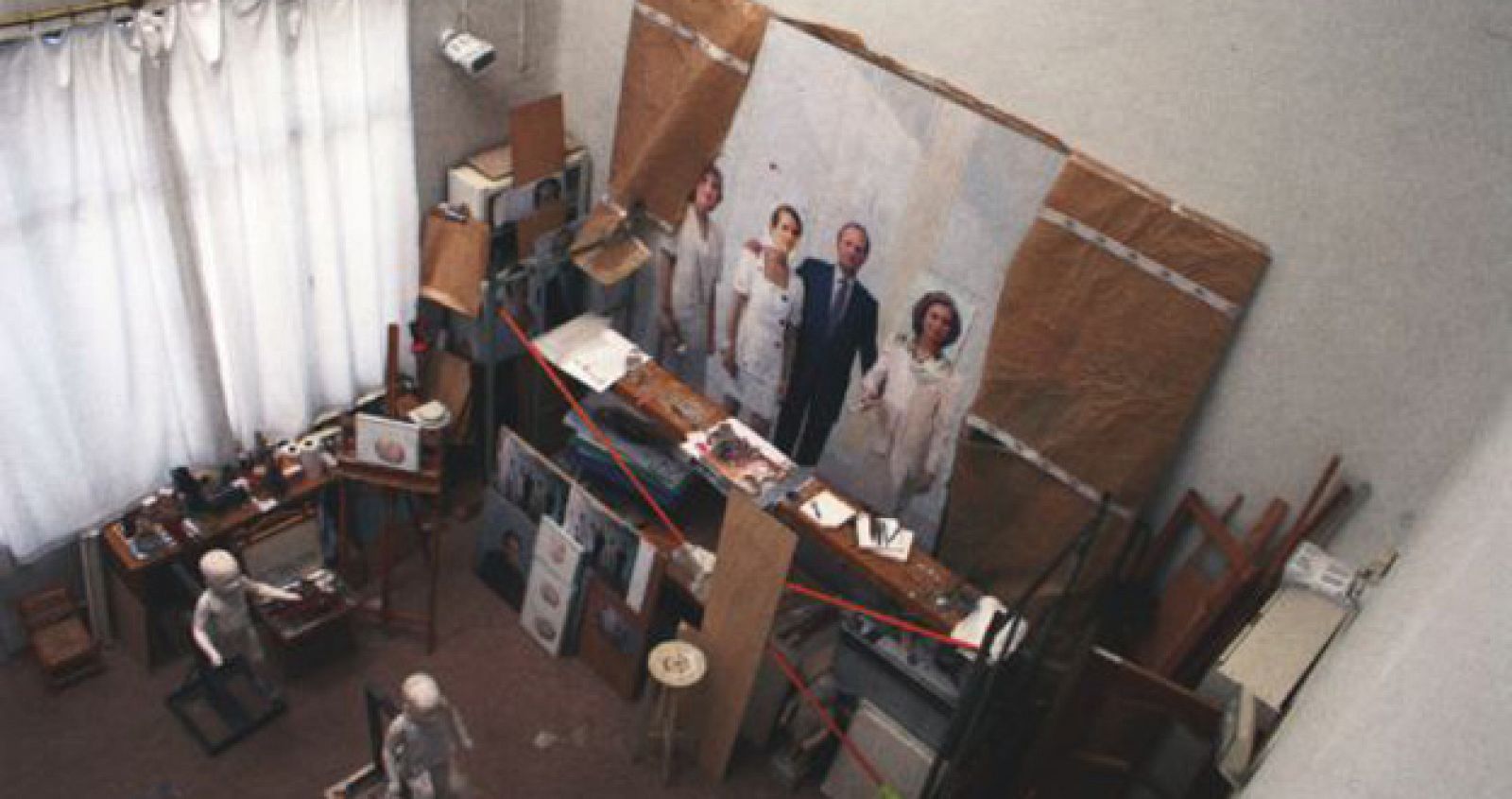 Un fotograma del retrato de la Familia Real de Antonio López en un momento del proceso.