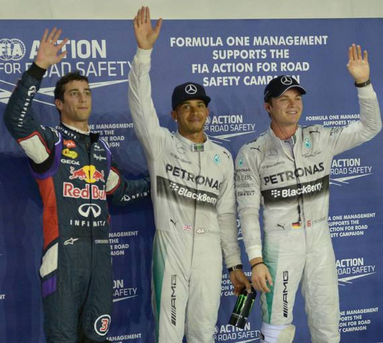 Daniel Ricciardo, Lewis Hamilton y Nico Rosberg, tras la calificación de Singapur
