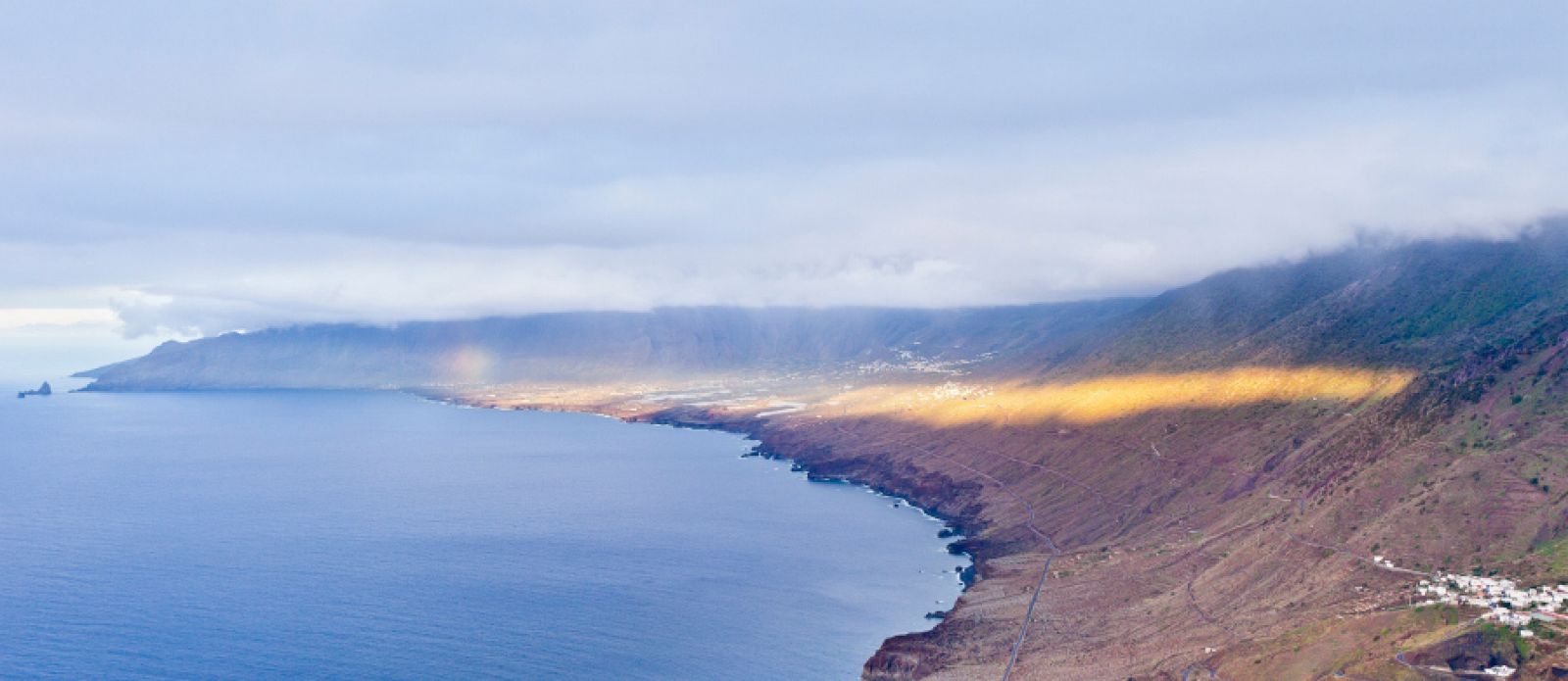 Panorámica desde el Mirador de Bascos, en El Hierro.