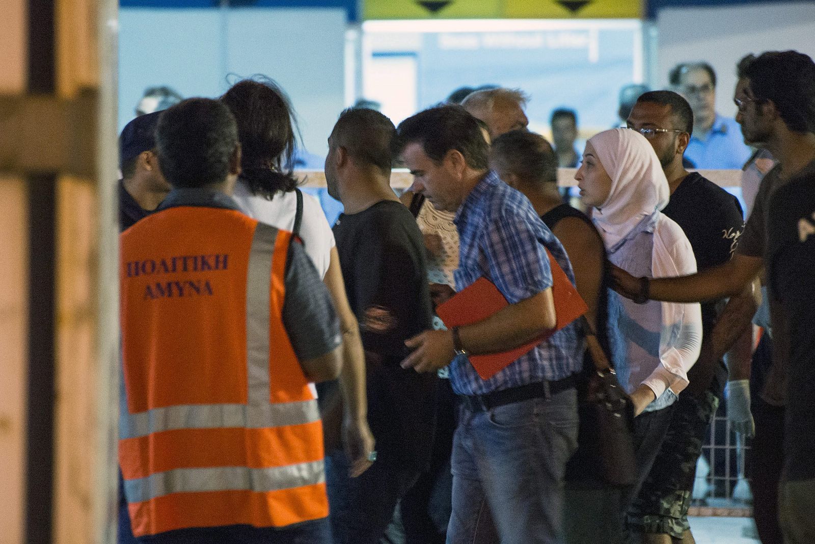 Refugiados rescatados en alta mar desembarcan en Limassol, Chipre