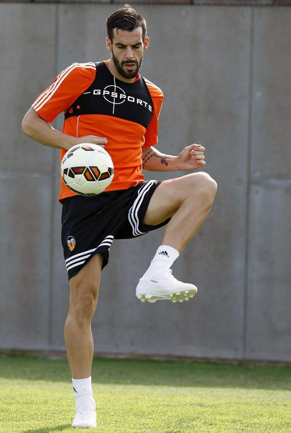 Álvaro Negredo, en un entrenamiento con el Valencia.
