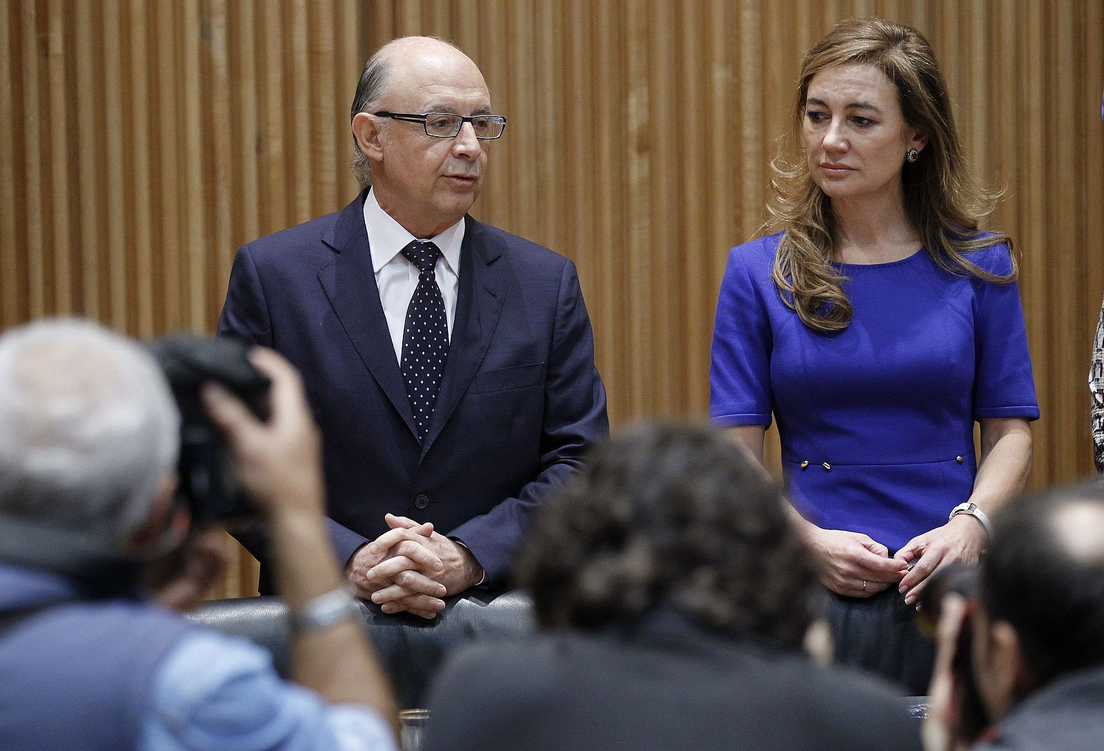 El ministro de Hacienda y Administraciones públicas, Cristóbal Montoro, junto con la secretaria de Estado de Presupuestos, Marta Fernández Currás