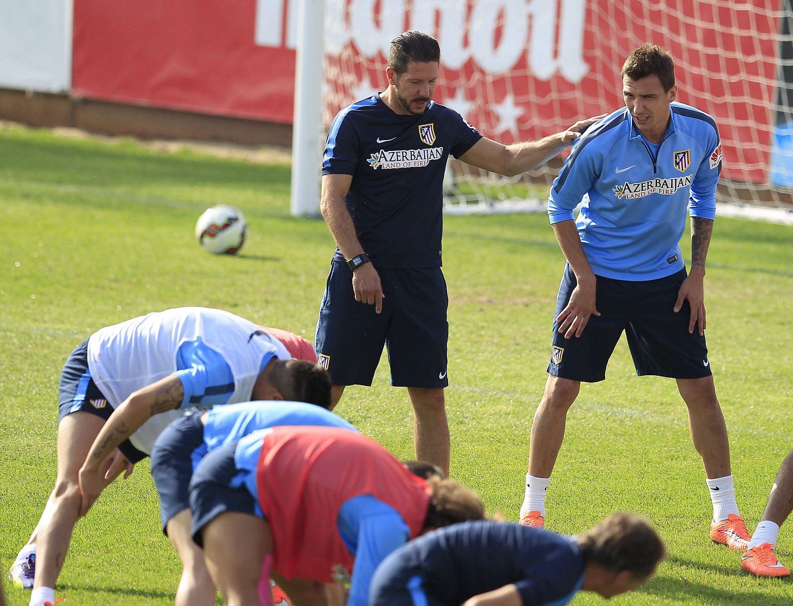 El técnico del Atlético de Madrid, el argentino Diego Simeone, durante el entrenamiento