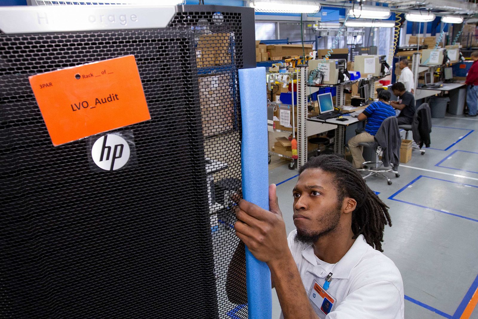 Montaje de un servidor de datos Hewlett-Packard ProLiant en Houston