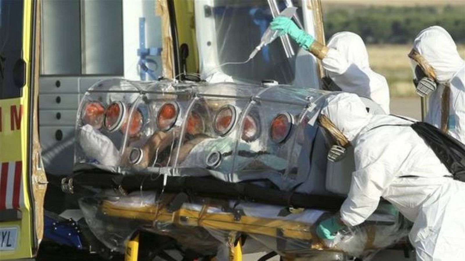 Los sanitarios trasladan a España a uno de los religiosos fallecidos por ébola