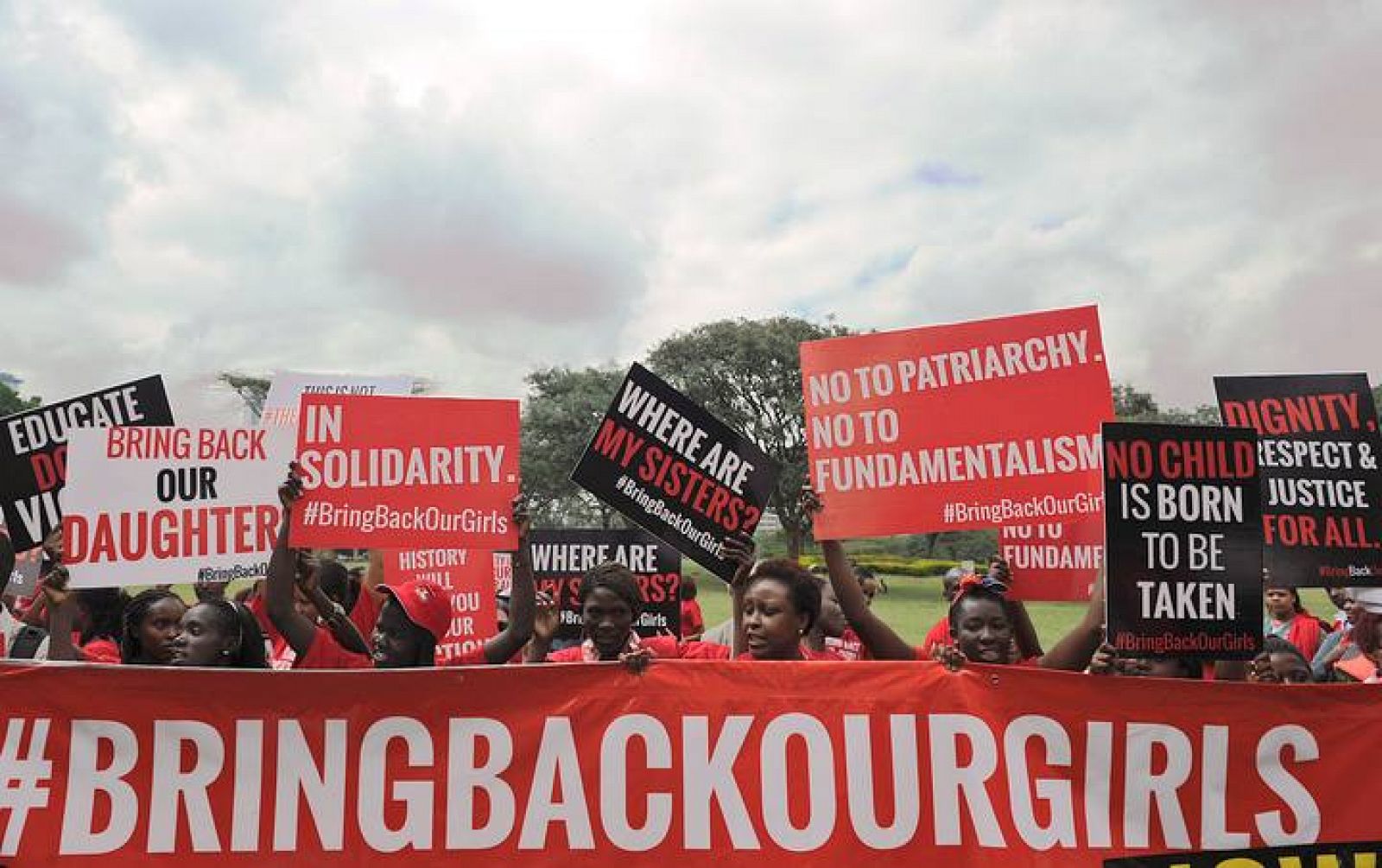 Una campaña internacional ha pedido la liberación de las 200 niñas nigerianas secuestradas en abril.