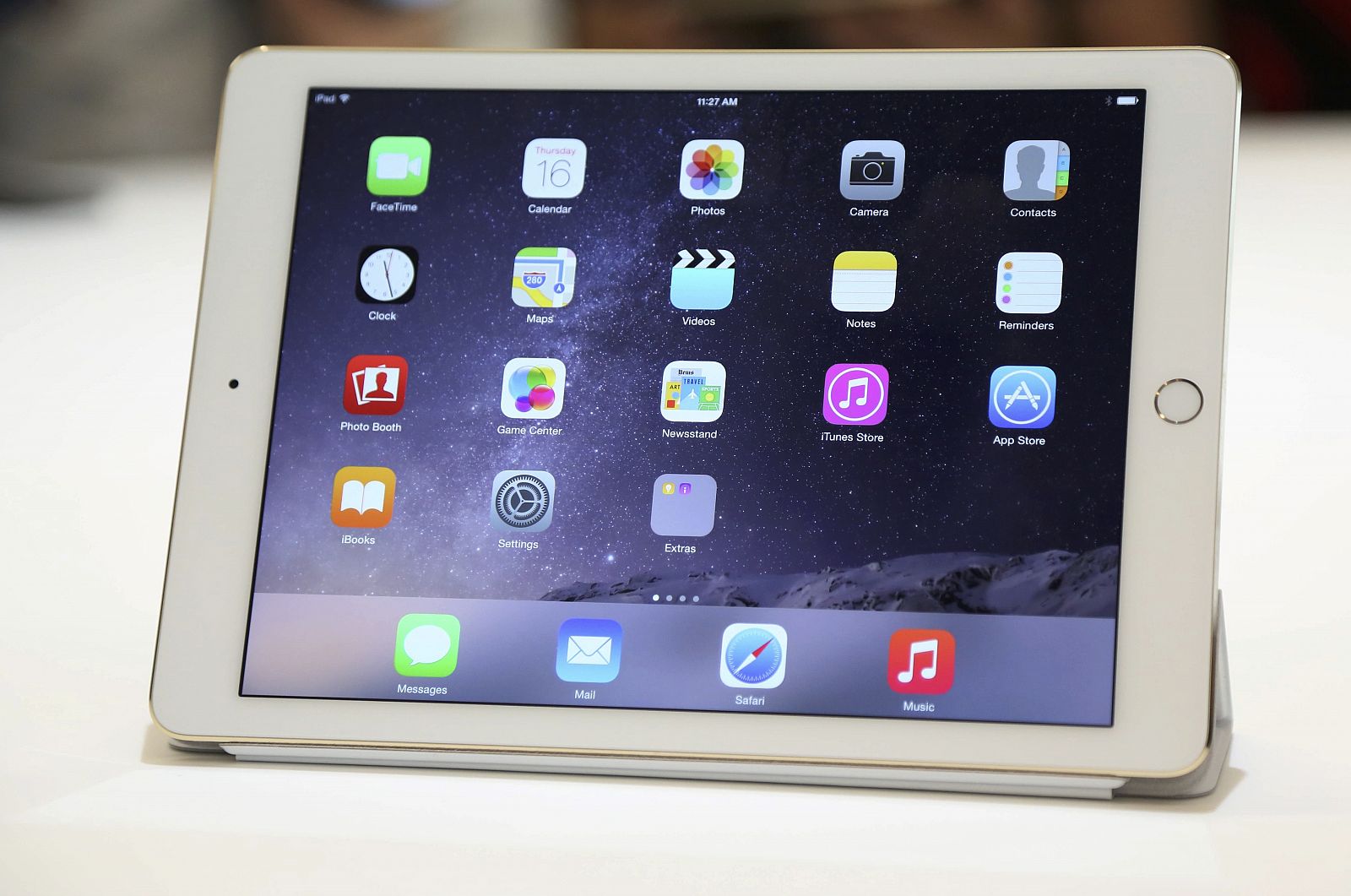 El nuevo iPad Air 2 mostrado al público después de la presentación en Cupertino