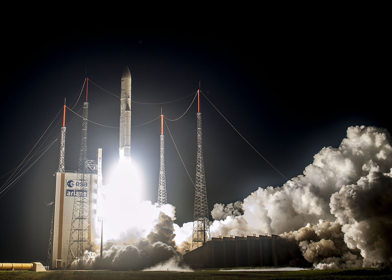 La ESA lanza el Airane 5 con el satélite Arsat-1 desde la Guayana Francesa