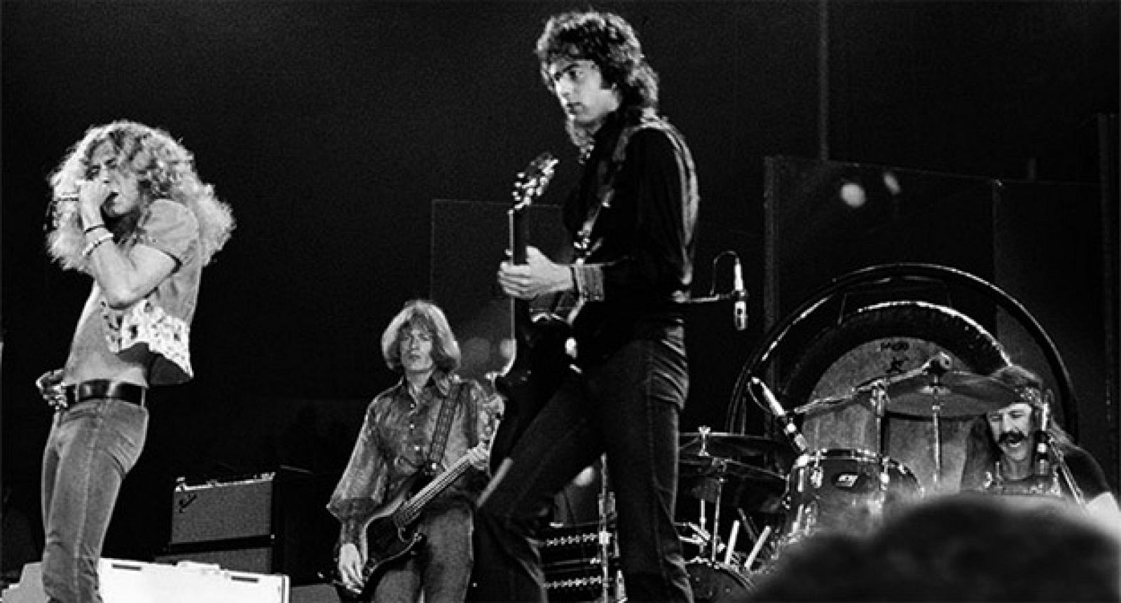Led Zeppelin en un concierto en el Pacific Coliseum de Vancouver en julio de 1973.