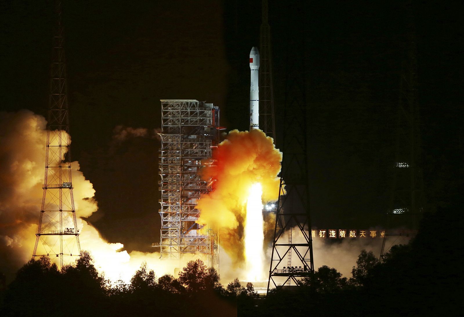Lanzamiento de la sonda china lunar desde el Centro de Lanzamiento de Satélites de Xichang