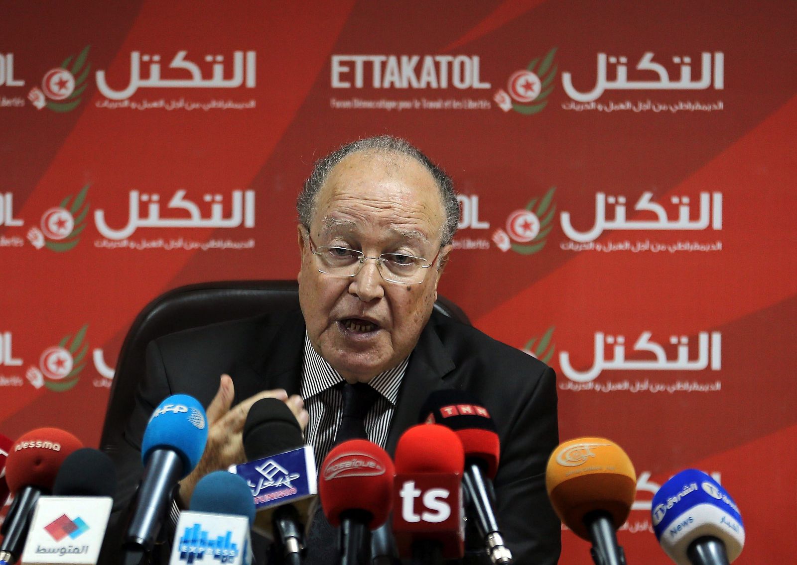 El presidente de la Asamblea Constituyente tunecina y candidato presidencial, Mustafá Ben Jafar, en una rueda de prensa en Túnez.