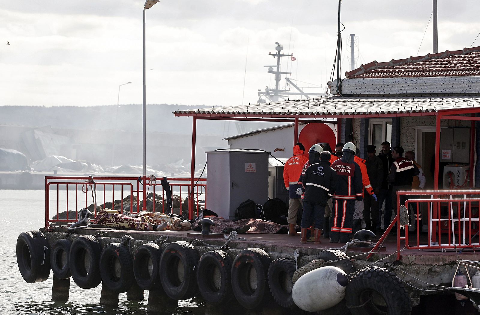 Cuerpos recuperados del mar en el Bósforo, cerca de Estambul