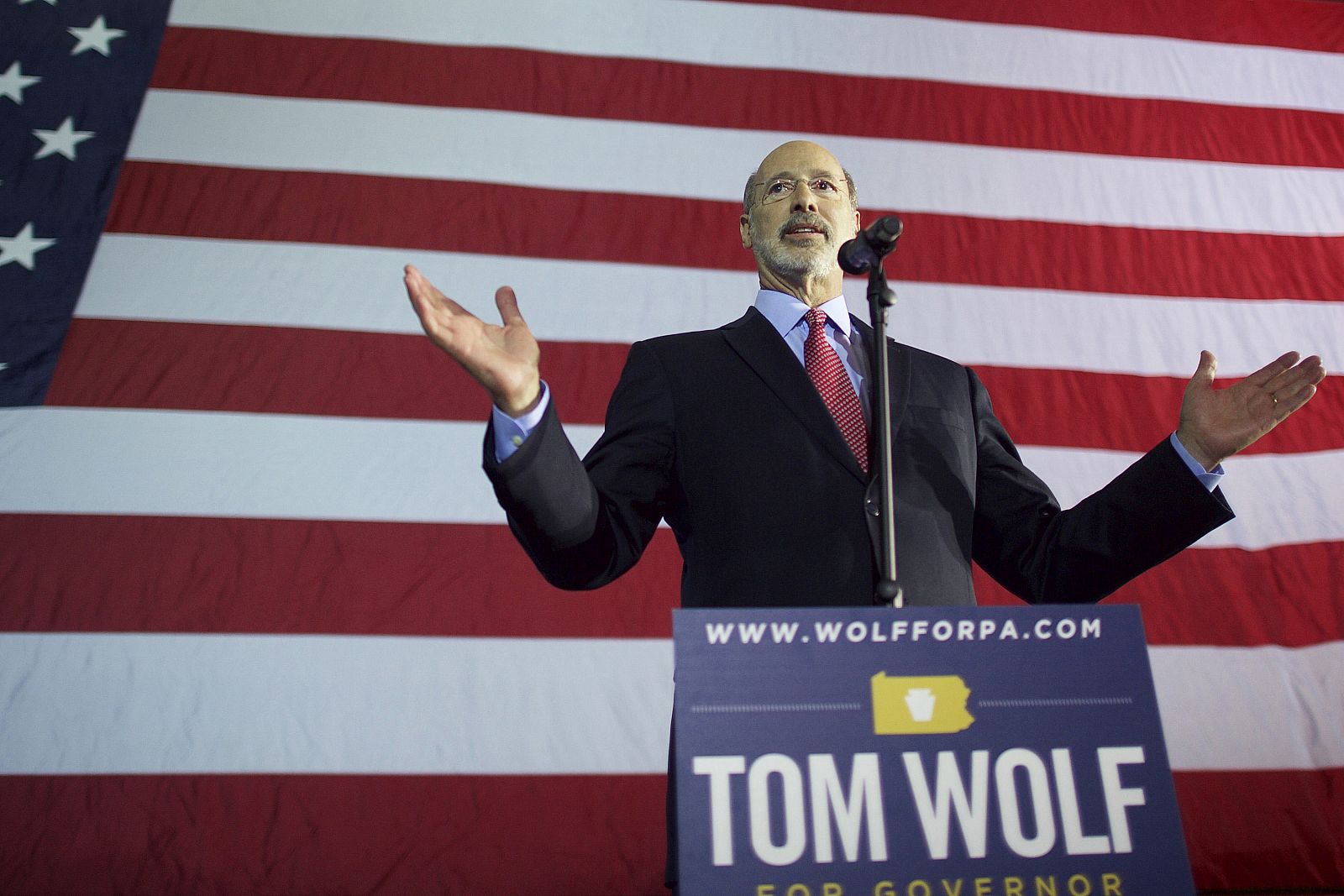 El demócrata Tom Wolf reacciona al conocer los resultados electorales en Pensilvania, donde ha sido elegido gobernador.