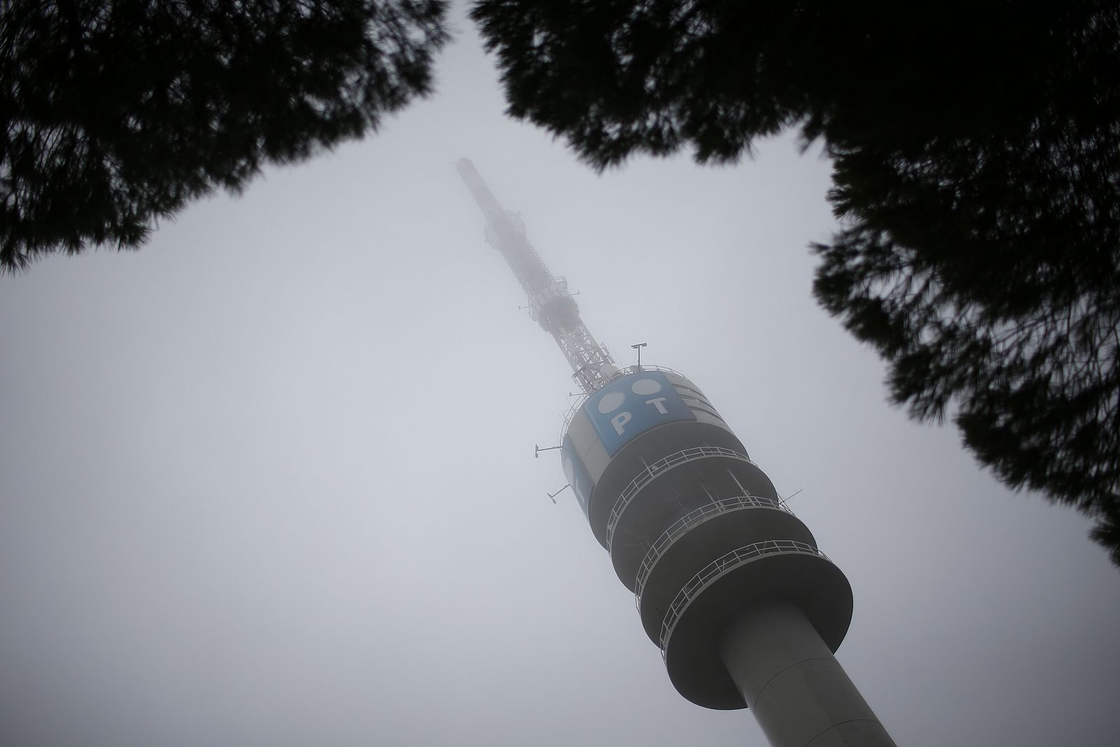 Imagen de una torre de comunicaciones de Portugal Telecom