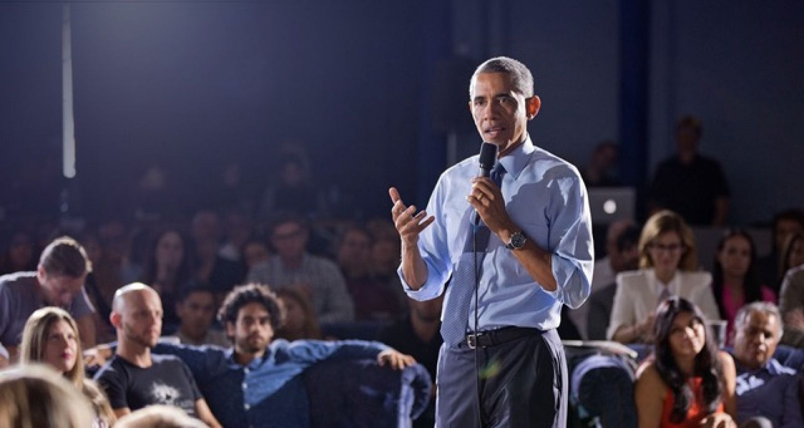 Barack Obama pronunciando un discurso.