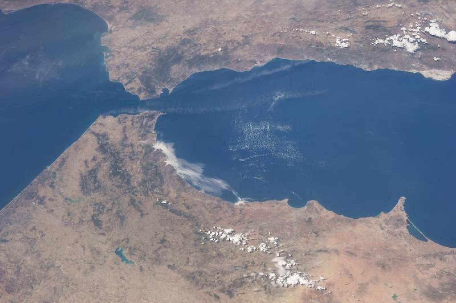 Imagen del estrecho de Gibraltar captada por un satélite.