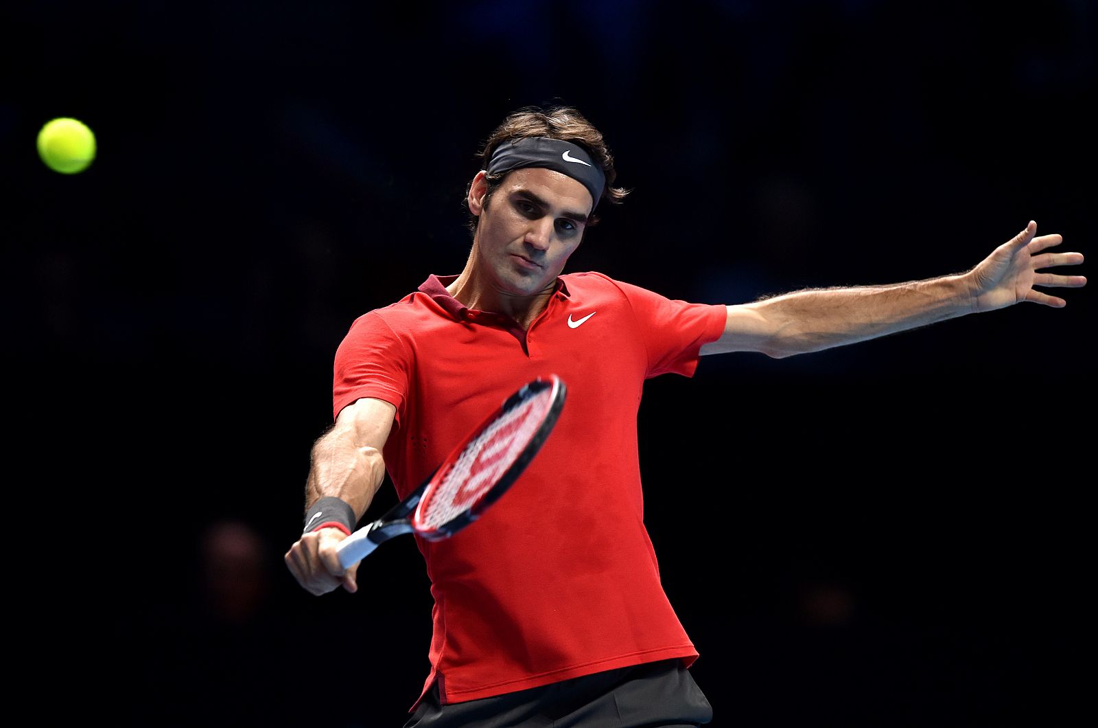 Federer no ha tenido problemas para acabar con Murray y dejarle fuera de Londres.