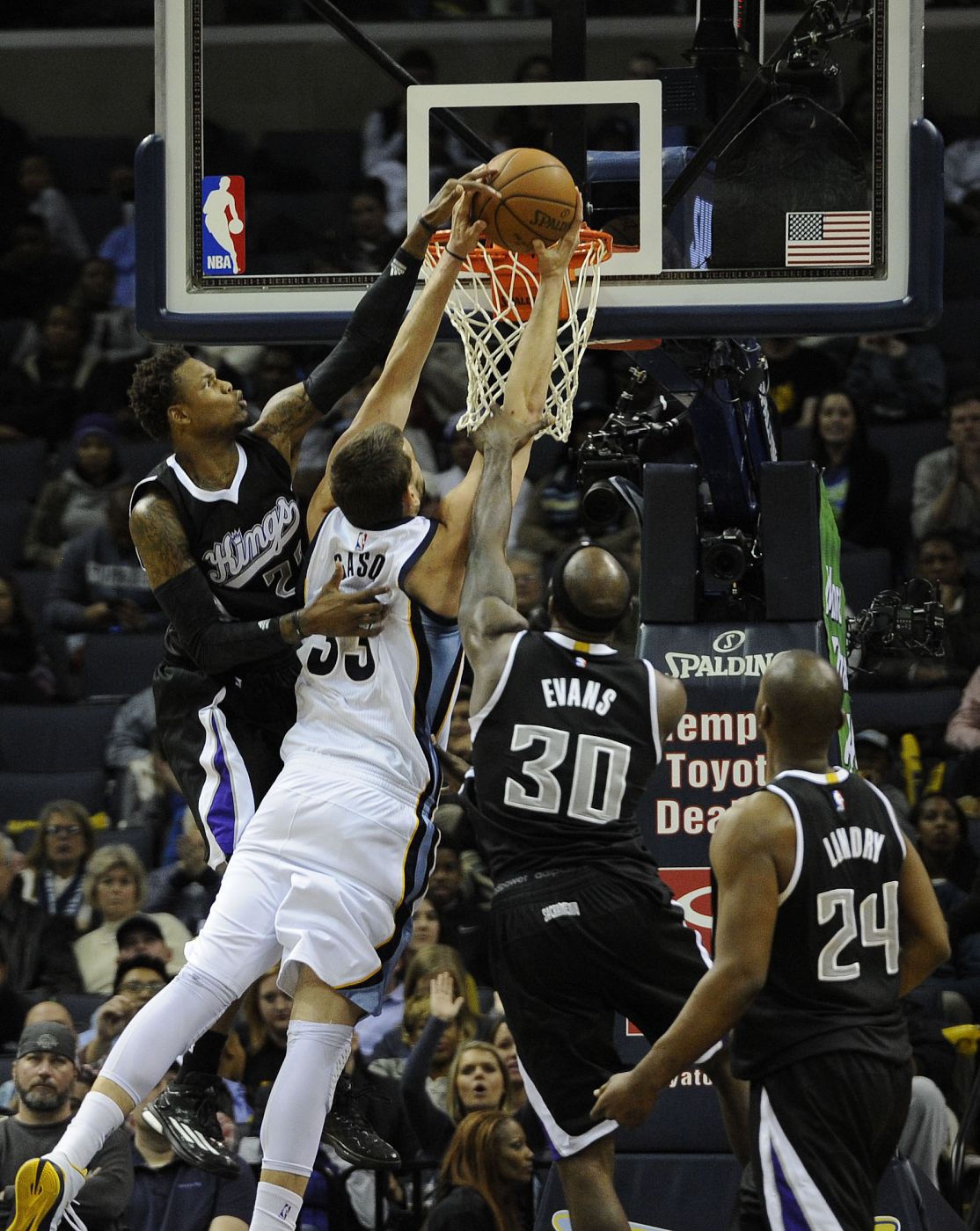 Marc Gasol, ante los Krings.