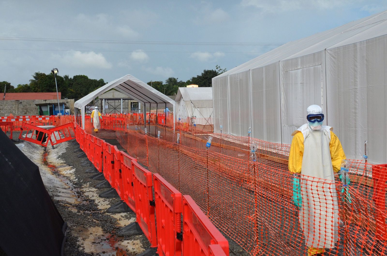 Fotografía de archivo de un centro de tratamiento contra el ébola en Monrovia.