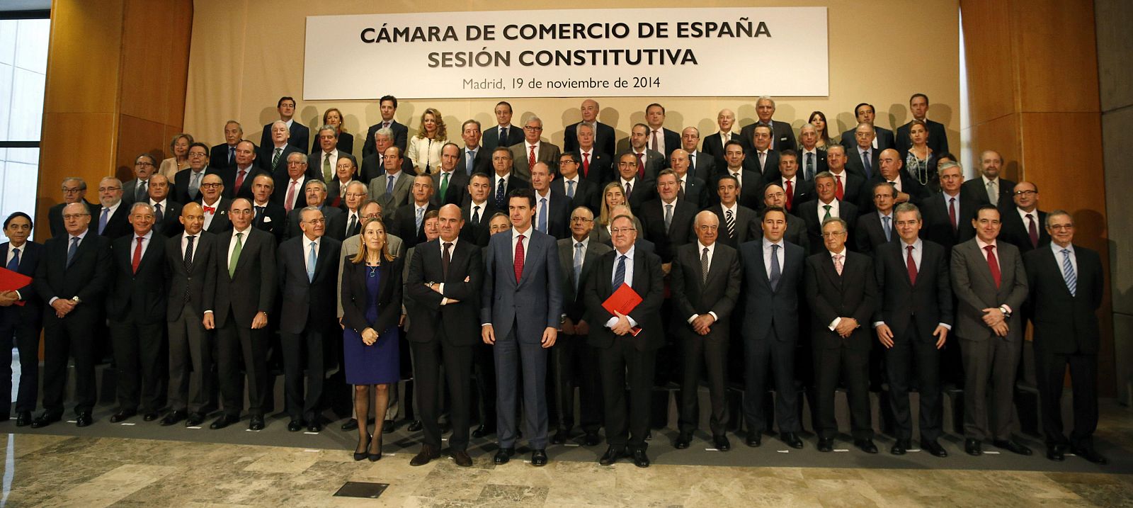 Foto de familia durante la clausura de la sesión constitutiva de la Cámara de Comercio de España