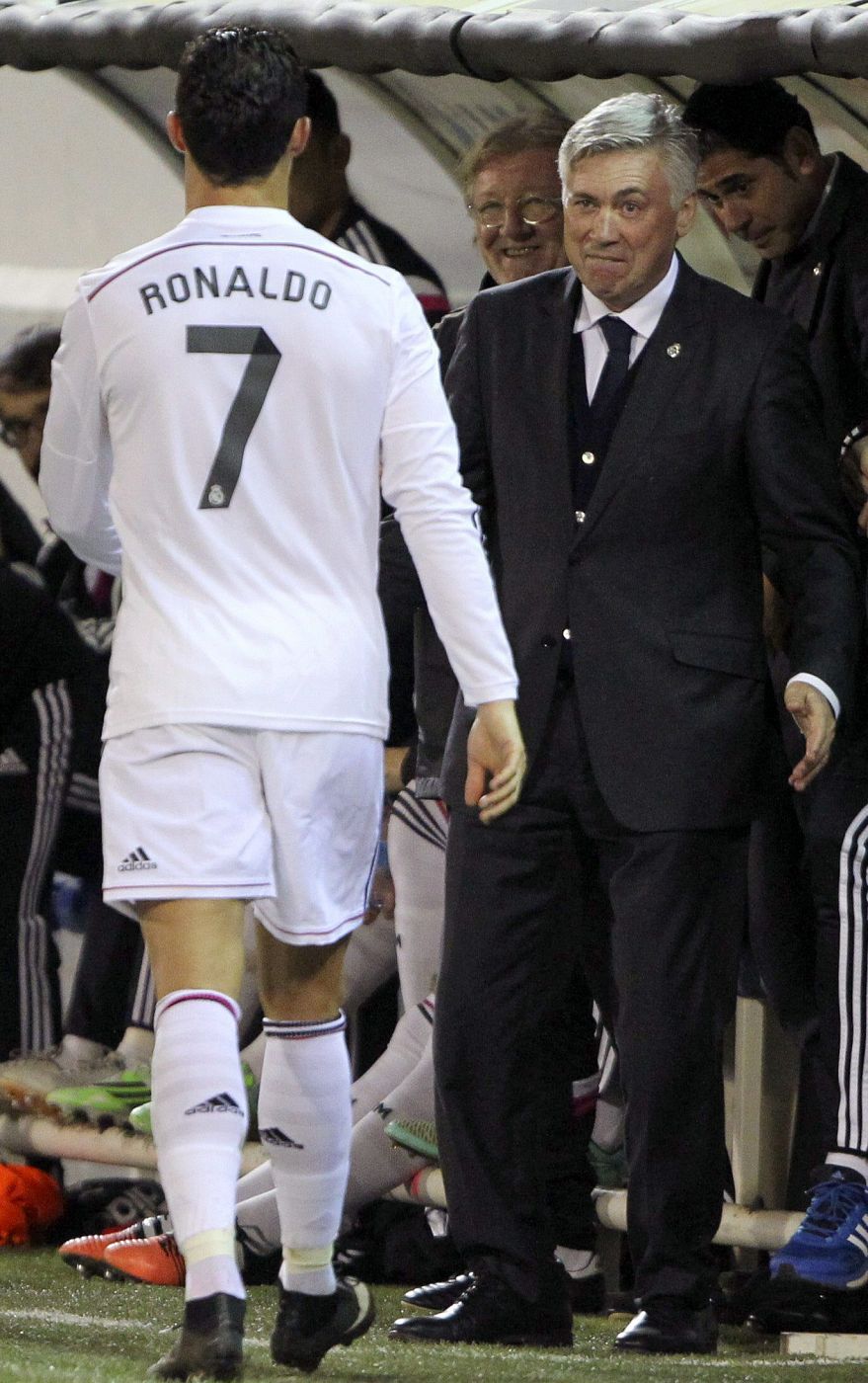 Ancelotti felicita a Cristiano Ronaldo por su gol en Ipurúa.