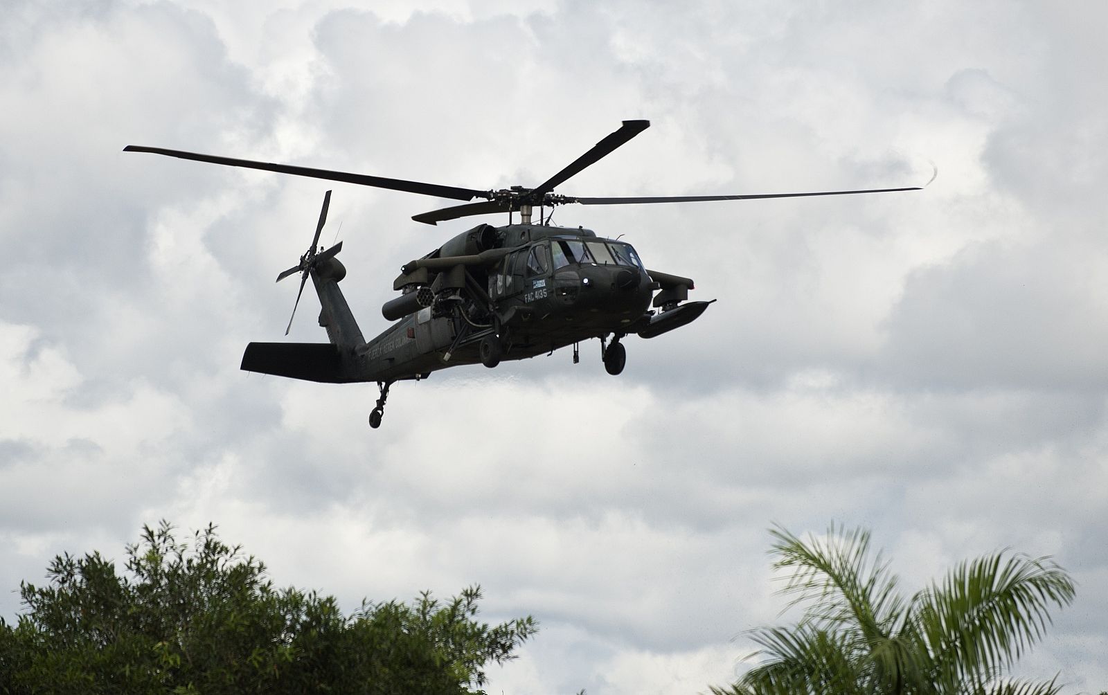 Helicóptero de las Fuerzas Armadas colombianas sobrevolando el departamento del Chocó el pasado viernes.