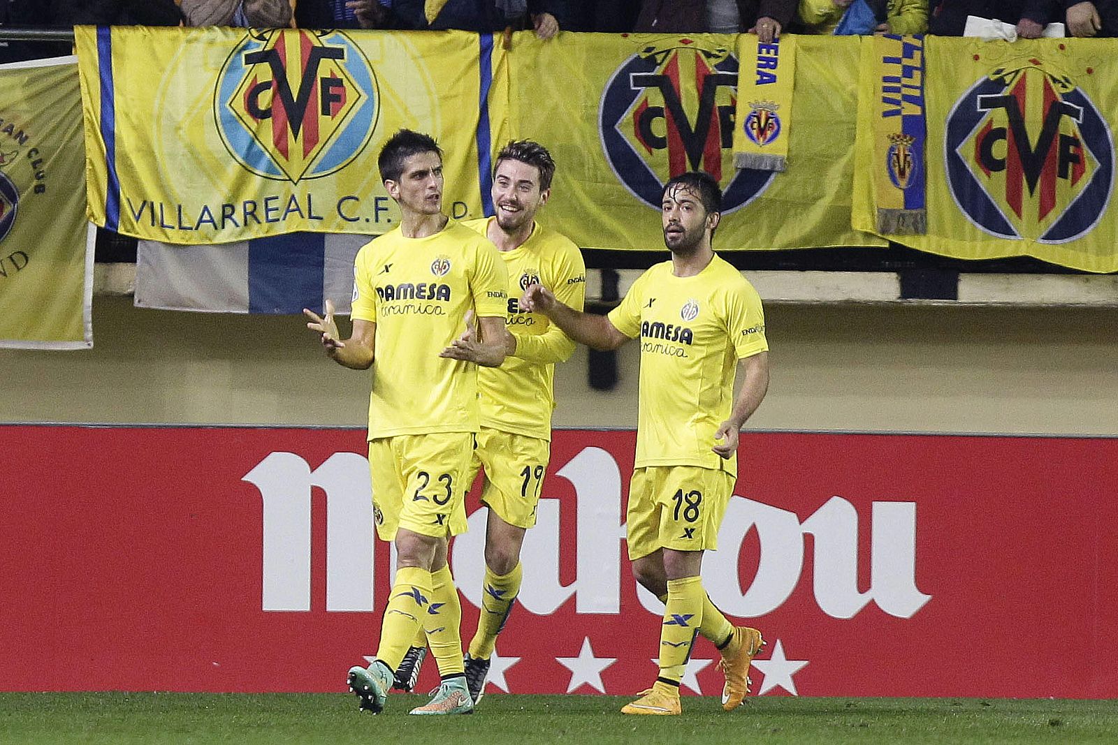 Los jugadores del Villarreal celebran un gol en un partido reciente