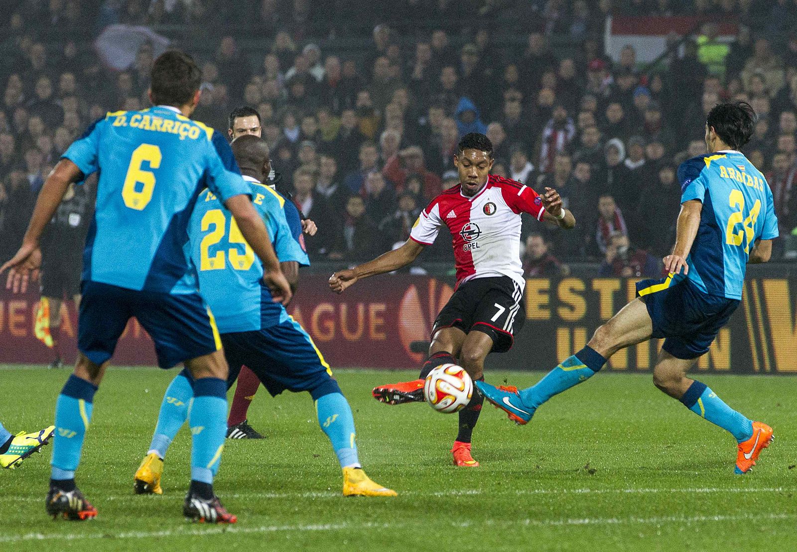 La victoria del Feyenoord ha complicado mucho las opciones de ser primero del Sevilla.