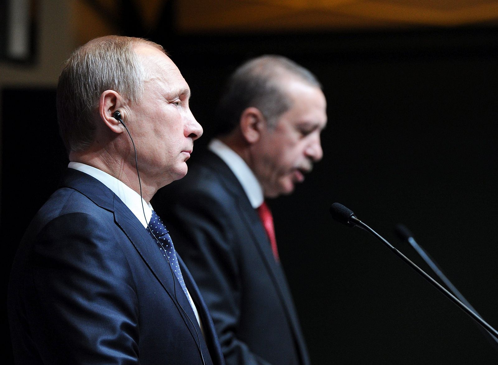 Putin (izquierda) y Erdogan, en el nuevo palacio presidencial de Ankara este lunes