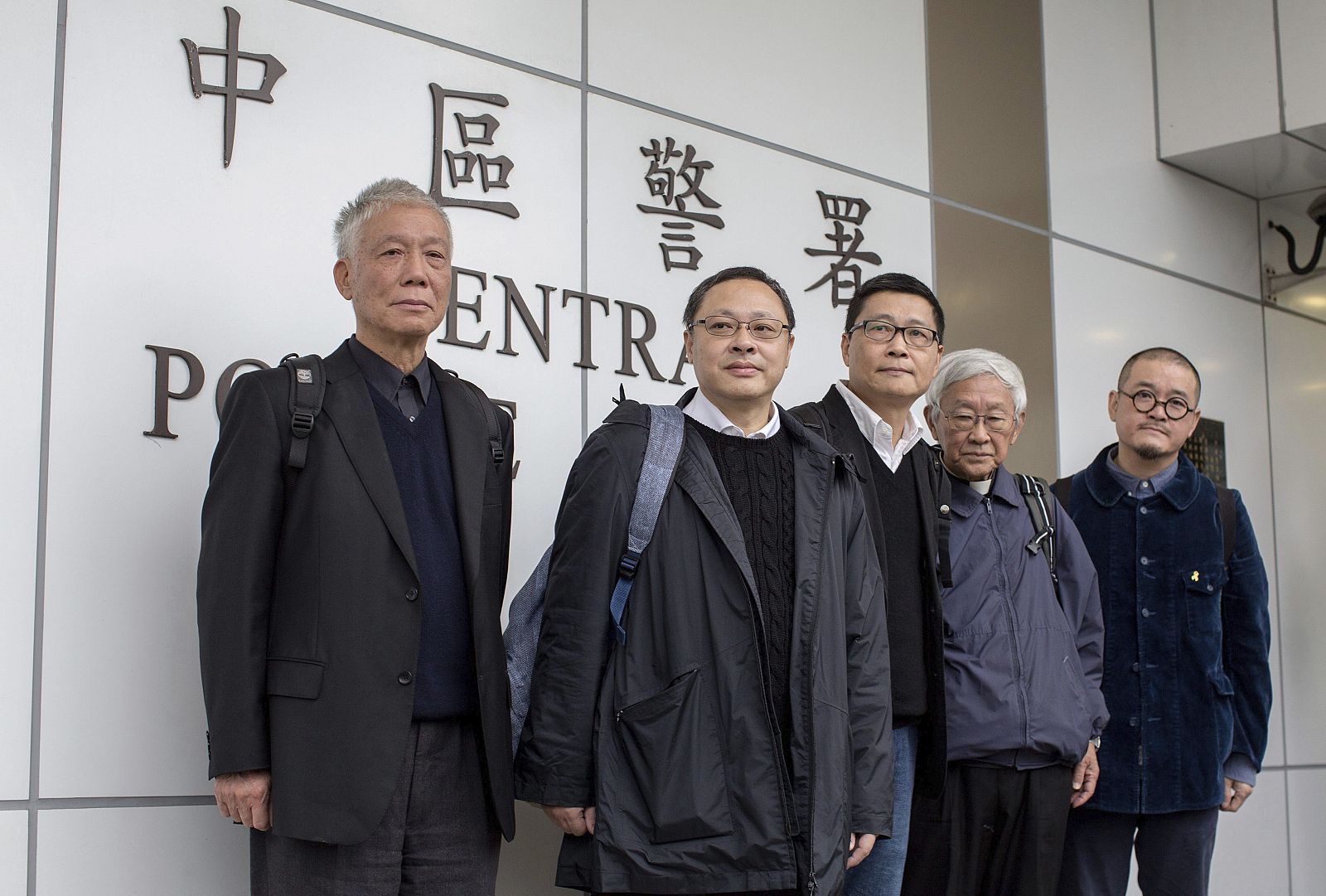 LOS LÍDERES DE OCCUPY CENTRAL EN HONG KONG SALEN EN LIBERTAD SIN CARGOS