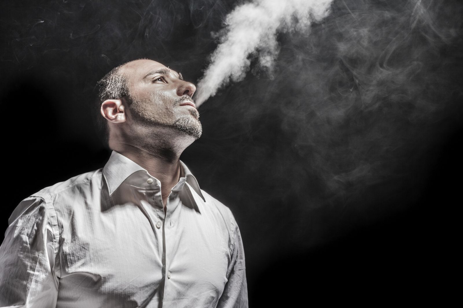Los científicos apuntan a causas genéticas para explicar por qué fumar perjudica más a la salud de los hombres.