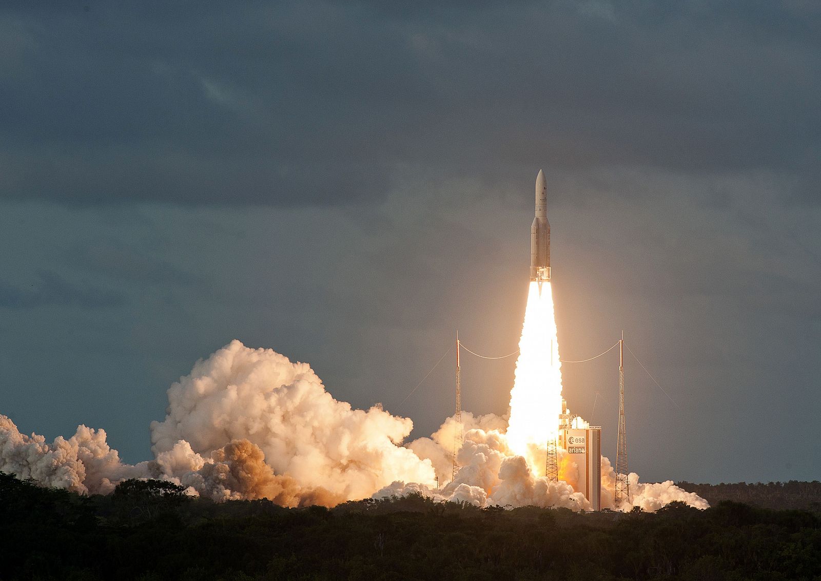 El lanzamiento del cohete europeo Ariane 5 ha tenido lugar desde el Centro Espacial Europeo de Kurú.