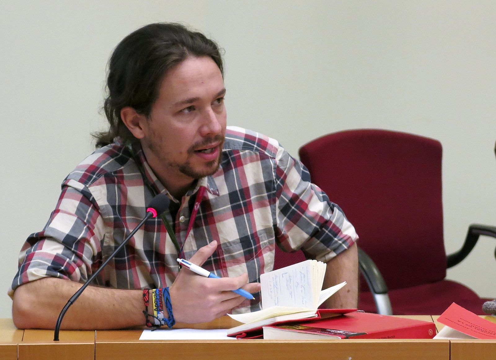 Pablo Iglesias impartiendo clase el pasado 9 de diciembre a un grupo de 40 estudiantes de la Universidad Complutense de Madrid.